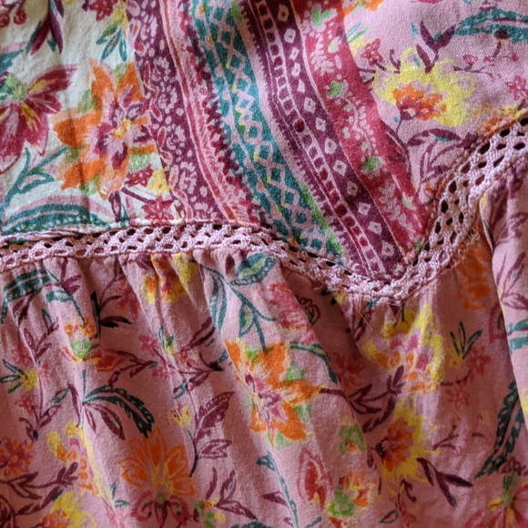 Francesca's, M, Floral sleeveless100% rayon top - Picture 3 of 6